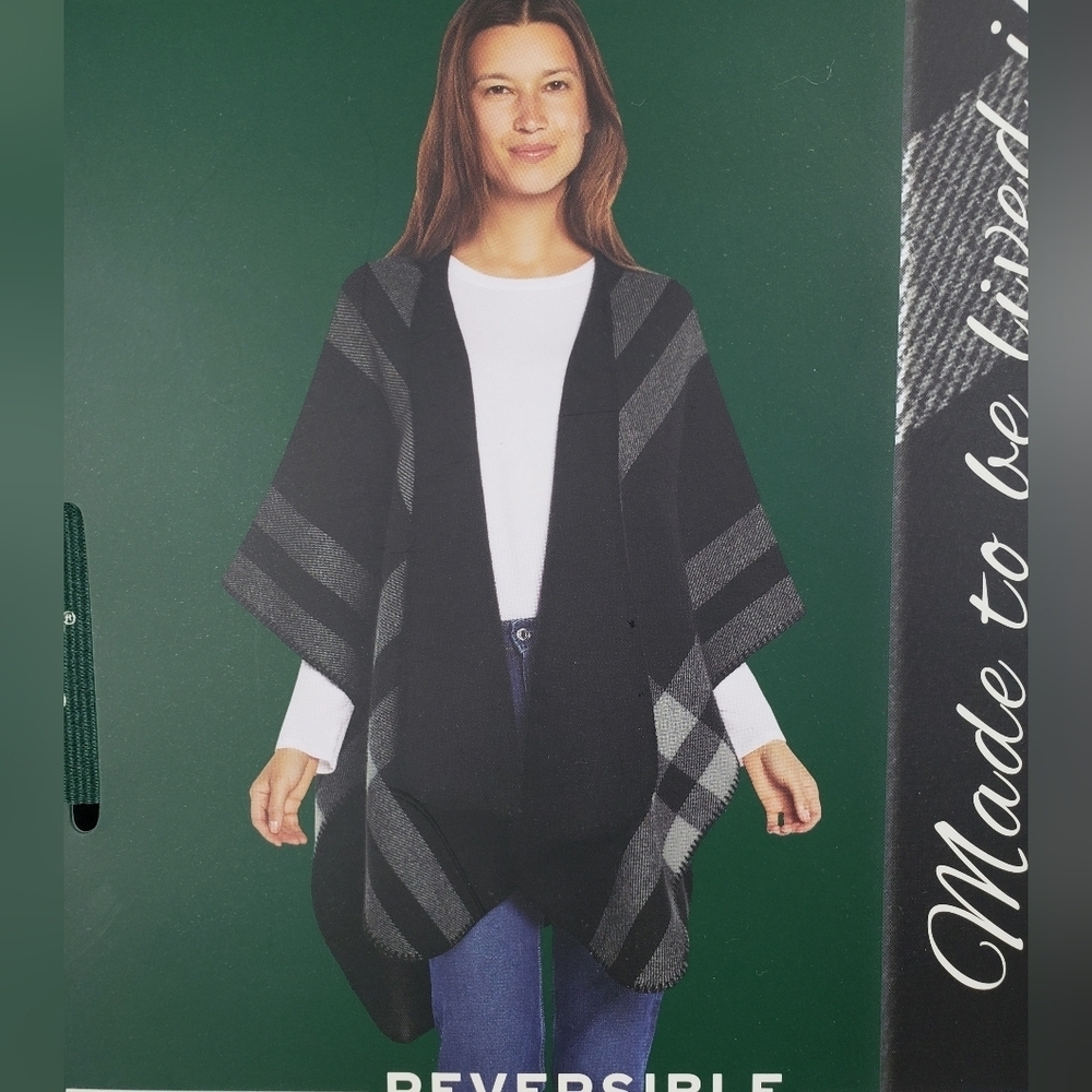 NWT Woolrich Black And Gray Plaid Reversible Blanket Wrap